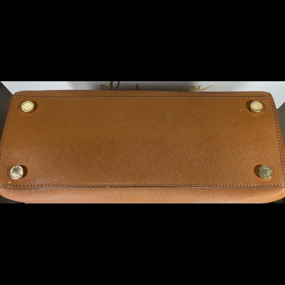 MK Handbag - Picture 11 of 11